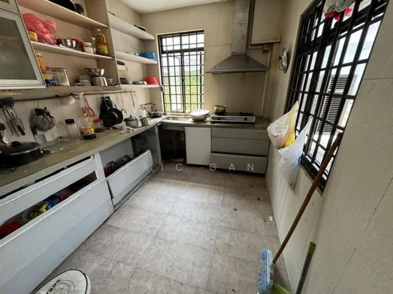 Sembawang Hills Estate, Sembawang Hills Estate, Ang Mo Kio / Bishan / Thomson, 2,712 sqft, Shop / Shophouse For Sale, by Eric Gan, 500283572 - Residential Unit - 2nd floor - CommercialGuru.com.sg