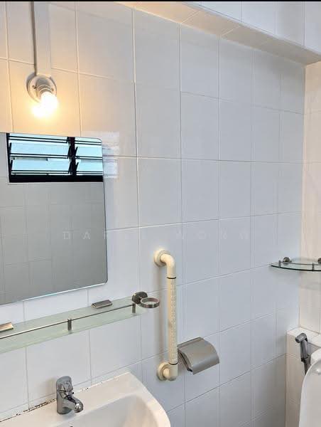 142 Lorong Ah Soo, 142 Lorong Ah Soo, Hougang / Punggol / Sengkang, Room Rental, 180 sqft, HDB Flat For Rent, by Daryl Wong, 500283575 - Bathroom - PropertyGuru.com.sg