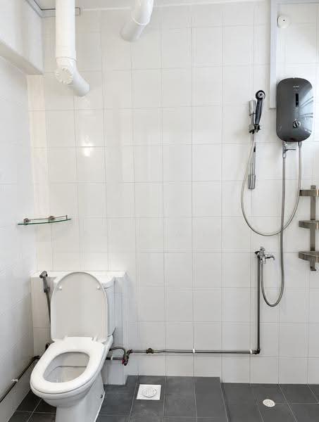 142 Lorong Ah Soo, 142 Lorong Ah Soo, Hougang / Punggol / Sengkang, Room Rental, 180 sqft, HDB Flat For Rent, by Daryl Wong, 500283575 - Bathroom - PropertyGuru.com.sg