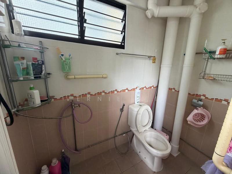 686 Hougang Street 61, 686 Hougang Street 61, Hougang / Punggol / Sengkang, Room Rental, 150 sqft, HDB Flat For Rent, by Vernie Lee, 500283581 - Bathroom - PropertyGuru.com.sg