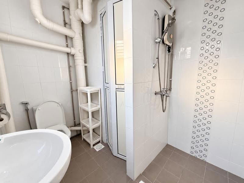 303 Serangoon Avenue 2, 303 Serangoon Avenue 2, Hougang / Punggol / Sengkang, 2 Bedrooms, 721 sqft, HDB Flat For Rent, by Amelia Ang, 500283582 - Bathroom - PropertyGuru.com.sg
