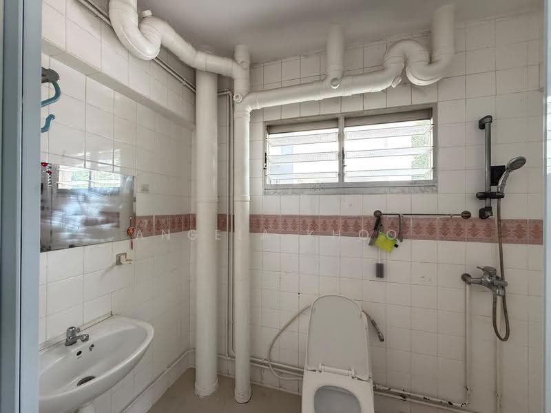 643 Jurong West Street 61, 643 Jurong West Street 61, Boon Lay / Jurong / Tuas, 3 Bedrooms, 968 sqft, HDB Flat For Sale, by Angela Khoo, 500283586 - Bathroom - PropertyGuru.com.sg