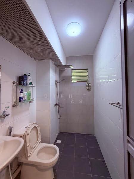 288B Punggol Place, 288B Punggol Place, Hougang / Punggol / Sengkang, 3 Bedrooms, 1,044 sqft, HDB Flat For Sale, by Bakhit Alias, 500283594 - Bathroom - PropertyGuru.com.sg
