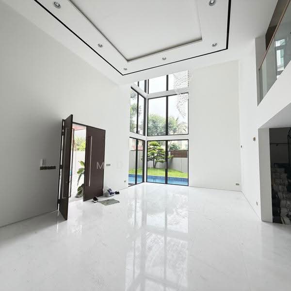 Watten Estate Road, Watten Estate Road, Tanglin / Holland / Bukit Timah, 6 Bedrooms, 9,614 sqft, Bungalow House For Sale, by MD Lim, 500283601 - Entrance - PropertyGuru.com.sg