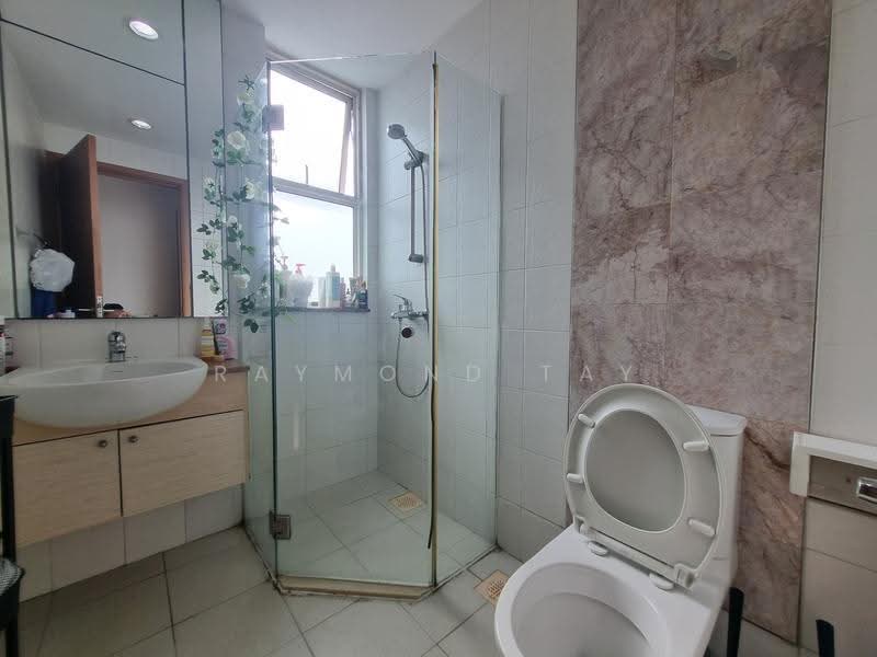 Sunglade, 1 Serangoon Avenue 2, Hougang / Punggol / Sengkang, Room Rental, 160 sqft, Condominium For Rent, by Raymond Tay, 500283603 - Bathroom - PropertyGuru.com.sg