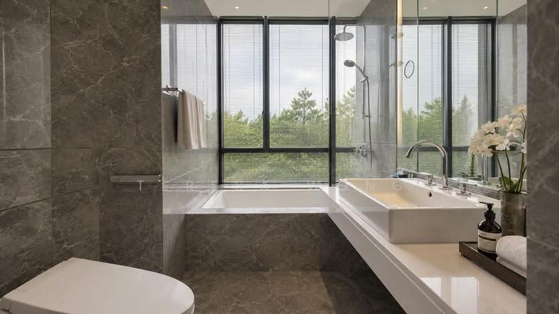 Parkview Eclat, 138 Grange Road, Tanglin / Holland / Bukit Timah, 3 Bedrooms, 2,896 sqft, Condominium For Sale, by Teresa Wong, 500283615 - Bathroom - PropertyGuru.com.sg