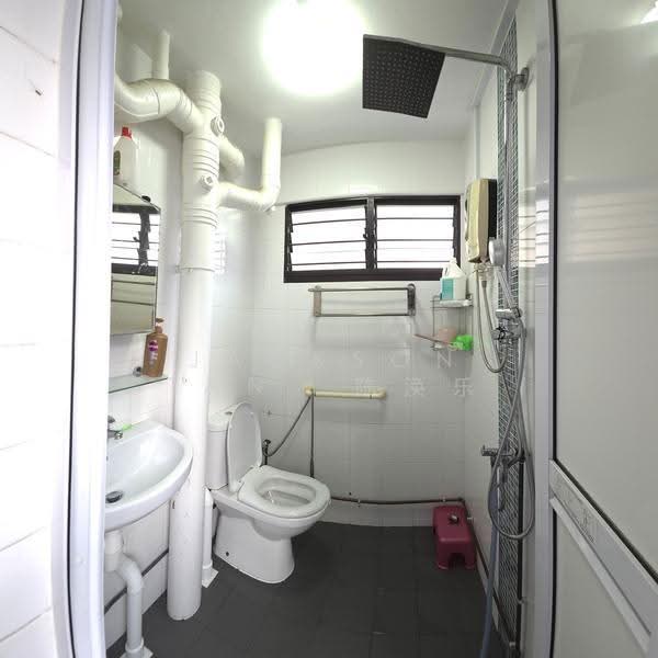 337 Hougang Avenue 7, 337 Hougang Avenue 7, Hougang / Punggol / Sengkang, 3 Bedrooms, 980 sqft, HDB Flat For Sale, by Jackson Tan 陈涣乐, 500283622 - Bathroom - PropertyGuru.com.sg