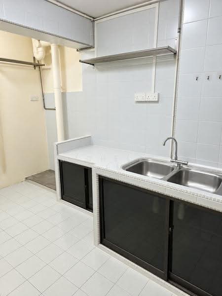 213 Lorong 8 Toa Payoh, 213 Lorong 8 Toa Payoh, Balestier / Toa Payoh, 3 Bedrooms, 883 sqft, HDB Flat For Rent, by Michelle Lim, 500283629 - Kitchen - PropertyGuru.com.sg