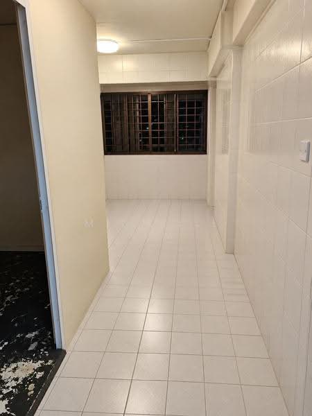 213 Lorong 8 Toa Payoh, 213 Lorong 8 Toa Payoh, Balestier / Toa Payoh, 3 Bedrooms, 883 sqft, HDB Flat For Rent, by Michelle Lim, 500283629 - Corridor - PropertyGuru.com.sg