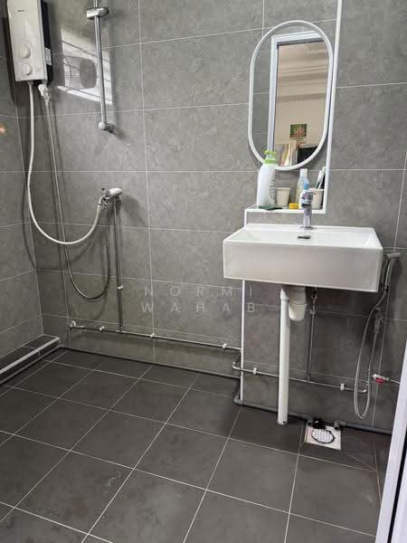 520 Pasir Ris Street 52, 520 Pasir Ris Street 52, Pasir Ris / Tampines, 3 Bedrooms, 1,012 sqft, HDB Flat For Rent, by Normi Wahab, 500283656 - Bathroom - PropertyGuru.com.sg