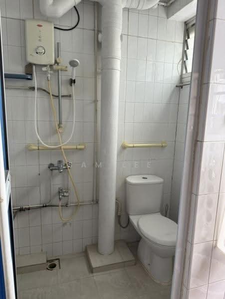 122 Teck Whye Lane, 122 Teck Whye Lane, Dairy Farm / Bukit Panjang / Choa Chu Kang, 3 Bedrooms, 1,141 sqft, HDB Flat For Sale, by Sam Lee, 500283667 - Bathroom - PropertyGuru.com.sg