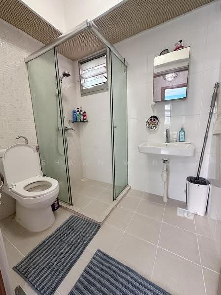 461B Bukit Batok West Avenue 8, 461B Bukit Batok West Avenue 8, Dairy Farm / Bukit Panjang / Choa Chu Kang, 3 Bedrooms, 1,001 sqft, HDB Flat For Sale, by Shawn Wang, 500283682 - Bathroom - PropertyGuru.com.sg