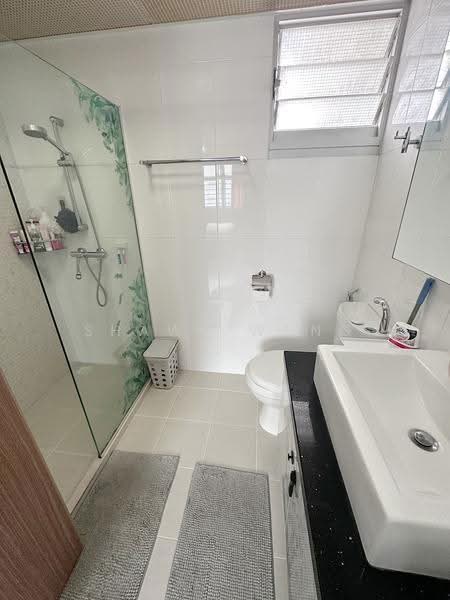 461B Bukit Batok West Avenue 8, 461B Bukit Batok West Avenue 8, Dairy Farm / Bukit Panjang / Choa Chu Kang, 3 Bedrooms, 1,001 sqft, HDB Flat For Sale, by Shawn Wang, 500283682 - Bathroom - PropertyGuru.com.sg