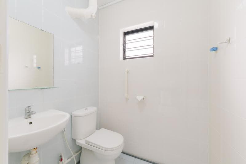 832 Woodlands Street 83, 832 Woodlands Street 83, Admiralty / Woodlands, 4 Bedrooms, 1,582 sqft, HDB Flat For Sale, by Athalia Soon Sze Yin, 500283699 - Bathroom - PropertyGuru.com.sg