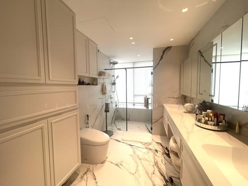 Silversea, East Coast / Marine Parade, 4 Bedrooms, 2,530 sqft, Condominium For Sale, by Yen Leng Chong, 500283709 - Bathroom - PropertyGuru.com.sg