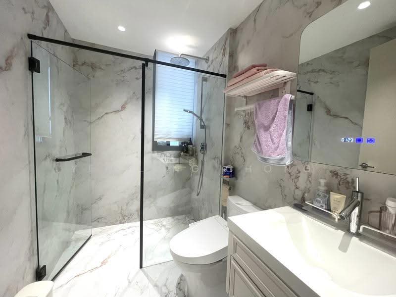 Silversea, East Coast / Marine Parade, 4 Bedrooms, 2,530 sqft, Condominium For Sale, by Yen Leng Chong, 500283709 - Bathroom - PropertyGuru.com.sg
