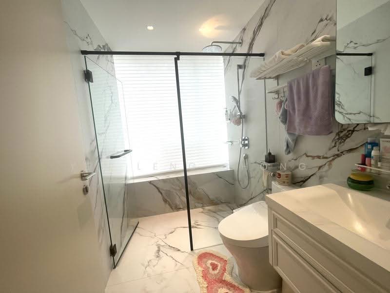 Silversea, East Coast / Marine Parade, 4 Bedrooms, 2,530 sqft, Condominium For Sale, by Yen Leng Chong, 500283709 - Bathroom - PropertyGuru.com.sg