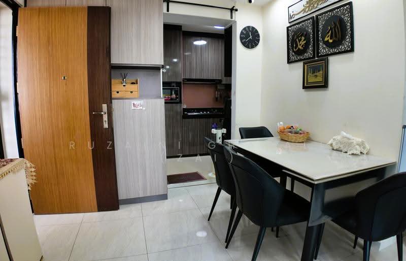 30 Margaret Drive, 30 Margaret Drive, Alexandra / Commonwealth, 2 Bedrooms, 668 sqft, HDB Flat For Sale, by Ruzaini Ghazali (Zai), 500283764 - Dining Room - PropertyGuru.com.sg