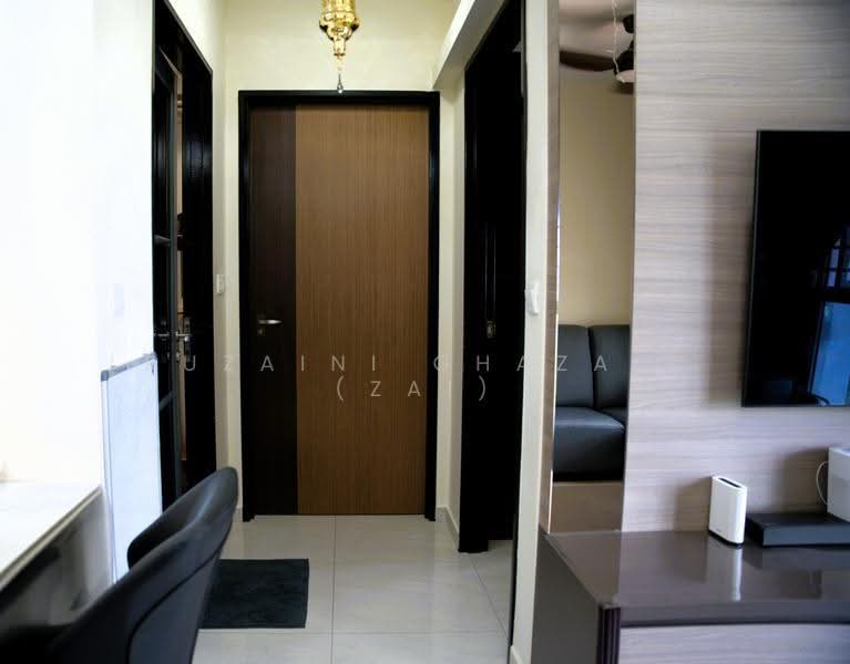 30 Margaret Drive, 30 Margaret Drive, Alexandra / Commonwealth, 2 Bedrooms, 668 sqft, HDB Flat For Sale, by Ruzaini Ghazali (Zai), 500283764 - Living Room - PropertyGuru.com.sg