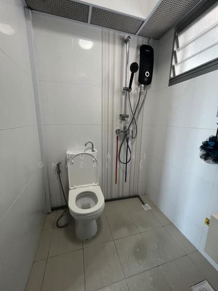 30 Margaret Drive, 30 Margaret Drive, Alexandra / Commonwealth, 2 Bedrooms, 668 sqft, HDB Flat For Sale, by Ruzaini Ghazali (Zai), 500283764 - Bathroom - PropertyGuru.com.sg