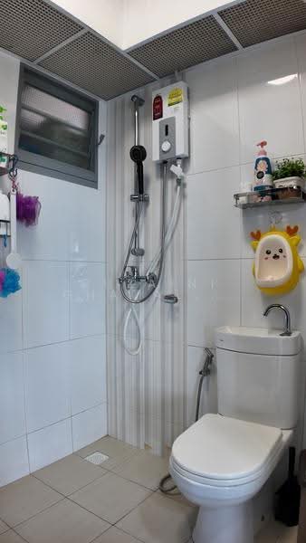 30 Margaret Drive, 30 Margaret Drive, Alexandra / Commonwealth, 2 Bedrooms, 668 sqft, HDB Flat For Sale, by Ruzaini Ghazali (Zai), 500283764 - Bathroom - PropertyGuru.com.sg