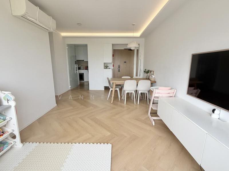 624B Tampines Ave 12, , 3 Bedrooms, 1,001 sqft, HDB Flat For Sale, by Vanneza Lim, 500283769 - Living Room - PropertyGuru.com.sg
