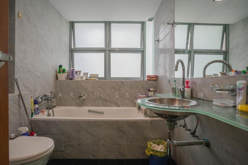 Tanamera Crest, 6 Pari Dedap Walk, Bedok / Upper East Coast, 3 Bedrooms, 1,163 sqft, Condominium For Sale, by Sharon Seah 佘松玲, 500283771 - Bathroom - PropertyGuru.com.sg