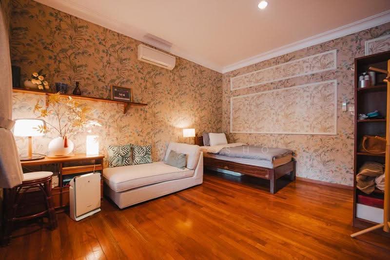 Seletar Hill HUGE & SPACIOUS Semi-D, Jalan Redop, Seletar / Yio Chu Kang, 5 Bedrooms, 4,000 sqft, Semi-Detached House For Sale, by Oliver Sho, 500283777 - Bedroom - PropertyGuru.com.sg