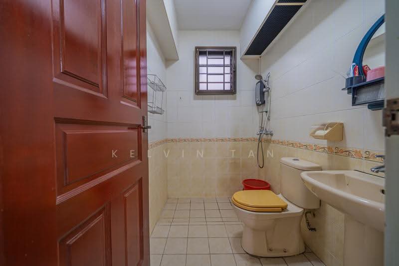 185 Bedok North Road, 185 Bedok North Road, Bedok / Upper East Coast, 3 Bedrooms, 92 sqft, HDB Flat For Sale, by Kelvin Tan, 500283791 - Bathroom - PropertyGuru.com.sg