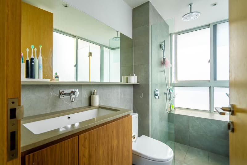 The Regency at Tiong Bahru, 38 Chay Yan Street, Alexandra / Commonwealth, 3 Bedrooms, 1,281 sqft, Condominium For Sale, by Sharon Jany, 500283816 - Bathroom - PropertyGuru.com.sg