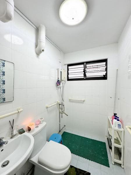 795 Yishun Ring Road, 795 Yishun Ring Road, Sembawang / Yishun, 3 Bedrooms, 1,302 sqft, HDB Flat For Sale, by Natalie Lim, 500283845 - Bathroom - PropertyGuru.com.sg
