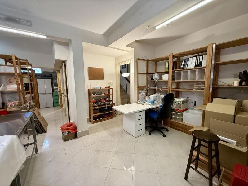 Holland Grove, Holland Grove View, Tanglin / Holland / Bukit Timah, 5 Bedrooms, 3,700 sqft, Detached House For Rent, by Jessica Low, 500283862 - Study - PropertyGuru.com.sg