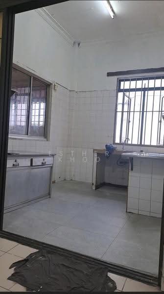 Jalan selaseh, Jalan Selaseh, Seletar / Yio Chu Kang, 3 Bedrooms, 1,600 sqft, Shophouse For Rent, by Esther Khoo, 500283870 - Kitchen - PropertyGuru.com.sg