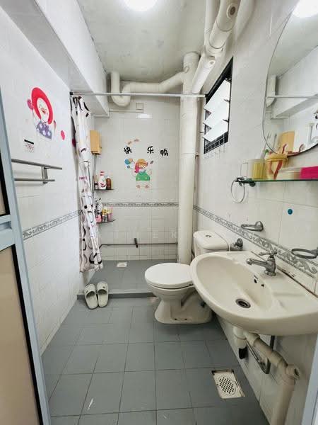 654C Jurong West Street 61, 654C Jurong West Street 61, Boon Lay / Jurong / Tuas, 3 Bedrooms, 1,184 sqft, HDB Flat For Sale, by Heather Tan, 500283884 - Bathroom - PropertyGuru.com.sg