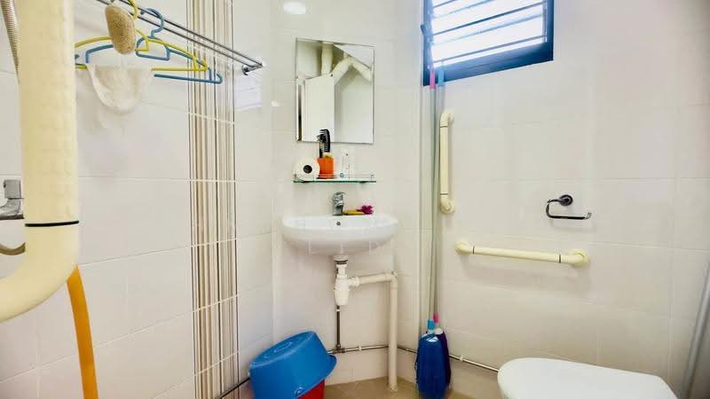 303 Jurong East Street 32, 303 Jurong East Street 32, Boon Lay / Jurong / Tuas, 2 Bedrooms, 882 sqft, HDB Flat For Sale, by TAN POH KHIT, BILLY SUPHAKHIT, 500283907 - Bathroom - PropertyGuru.com.sg
