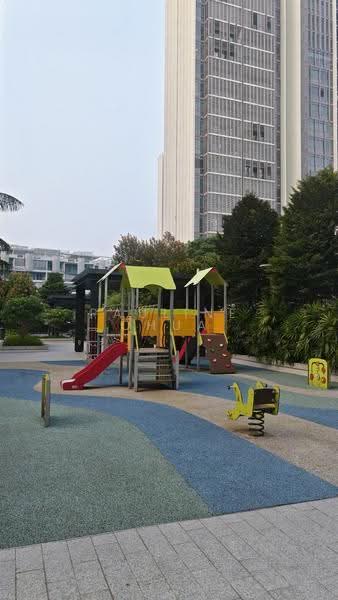 Midwood, 10 Hillview Rise, Dairy Farm / Bukit Panjang / Choa Chu Kang, 4 Bedrooms, 1,249 sqft, Condominium For Sale, by Pauline Chua, 500283921 - Playground - PropertyGuru.com.sg