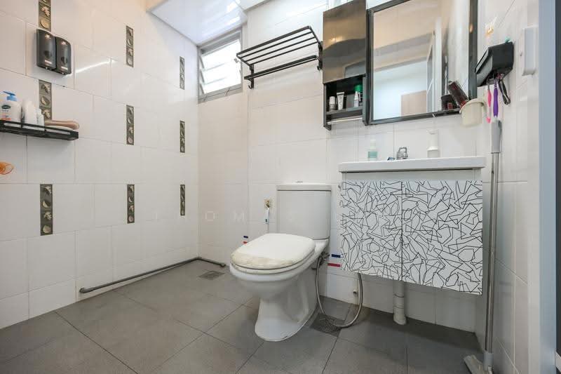 420 Clementi Avenue 1, 420 Clementi Avenue 1, Buona Vista / West Coast / Clementi New Town, 3 Bedrooms, 1,033 sqft, HDB Flat For Sale, by Thomas Lim, 500283928 - Bathroom - PropertyGuru.com.sg