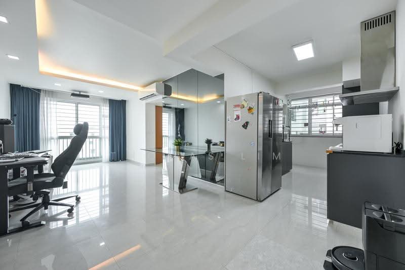 420 Clementi Avenue 1, 420 Clementi Avenue 1, Buona Vista / West Coast / Clementi New Town, 3 Bedrooms, 1,033 sqft, HDB Flat For Sale, by Thomas Lim, 500283928 - Living Room - PropertyGuru.com.sg