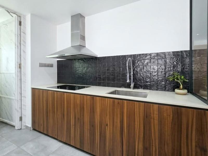 Cote D'Azur, 68 Marine Parade Road, East Coast / Marine Parade, 3 Bedrooms, 1,389 sqft, Condominium For Sale, by Jeremy Peh, 500283973 - Kitchen - PropertyGuru.com.sg