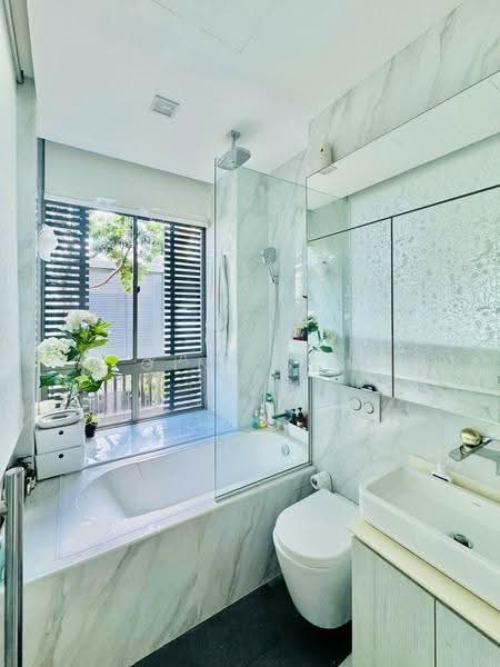Venezio, 488 Upper East Coast Road, Bedok / Upper East Coast, 2 Bedrooms, 1,227 sqft, Apartment For Sale, by Vanessa Terk, 500283978 - Bathroom - PropertyGuru.com.sg