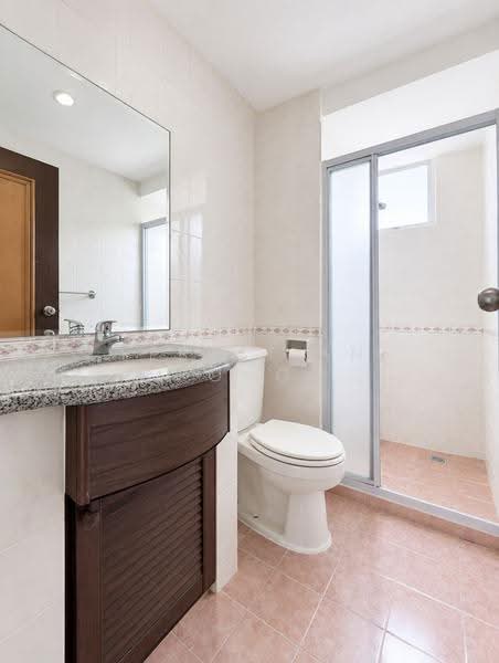 Castle Green, 481 Yio Chu Kang Road, Mandai / Upper Thomson, 4 Bedrooms, 1,410 sqft, Condominium For Sale, by Sebastian Lim Ong Lai (恩莱), 500283993 - Bathroom - PropertyGuru.com.sg
