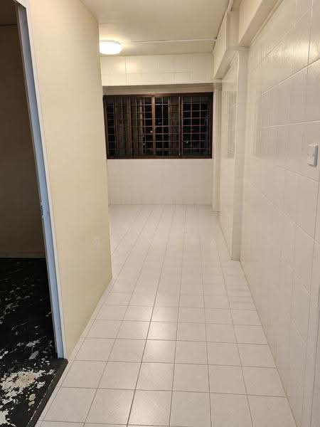 213 Lorong 8 Toa Payoh, 213 Lorong 8 Toa Payoh, Balestier / Toa Payoh, 3 Bedrooms, 883 sqft, HDB Flat For Rent, by Raja Sekhara, 500284004 - Corridor - PropertyGuru.com.sg