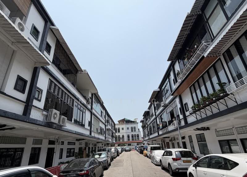 Stangee Place, A little brick, a little light, a lot of character. Stangee Place Level 2 walk up, East Coast / Marine Parade, 2 Bedrooms, 1,076 sqft, Walk-up Apartment For Sale, by Tien Tien Chen, 500284009 - PropertyGuru.com.sg