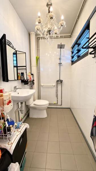 323 Woodlands Street 32, 323 Woodlands Street 32, Admiralty / Woodlands, 4 Bedrooms, 1,754 sqft, HDB Flat For Sale, by Amir Bahrom, 500284015 - Bathroom - PropertyGuru.com.sg