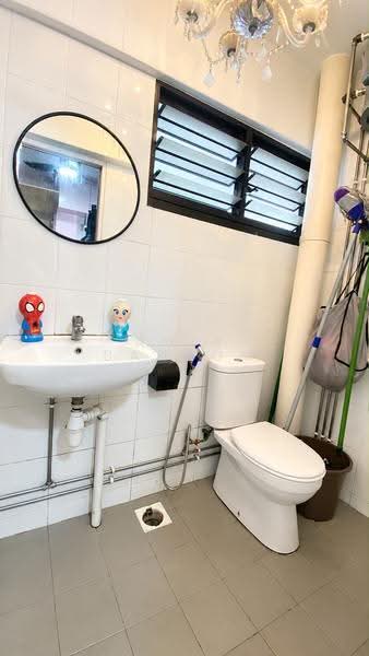 323 Woodlands Street 32, 323 Woodlands Street 32, Admiralty / Woodlands, 4 Bedrooms, 1,754 sqft, HDB Flat For Sale, by Amir Bahrom, 500284015 - Bathroom - PropertyGuru.com.sg