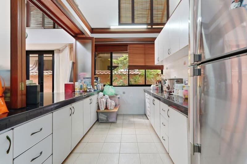 Yunnan Gardens, Yunnan Walk 1, Boon Lay / Jurong / Tuas, 5 Bedrooms, 5,000 sqft, Terraced House For Sale, by Rebecca Toh, 500284018 - Kitchen - PropertyGuru.com.sg