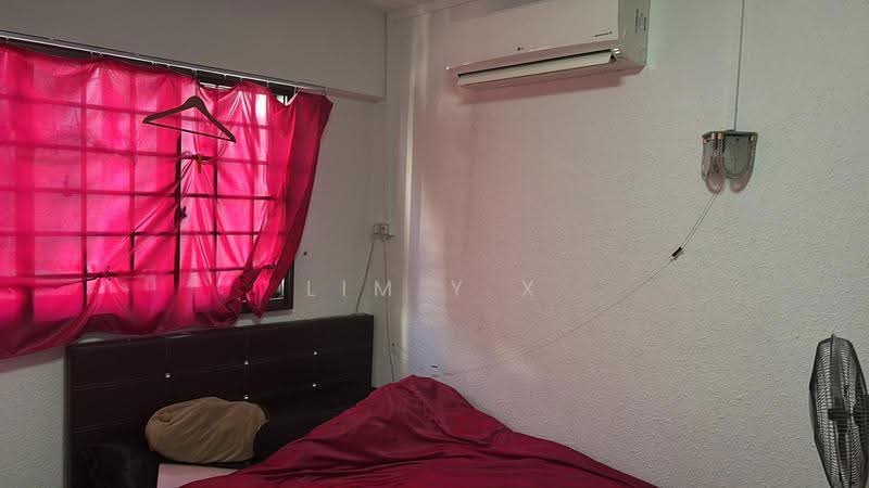 879 Yishun Street 81, 879 Yishun Street 81, Sembawang / Yishun, 2 Bedrooms, 904 sqft, HDB Flat For Rent, by Lim Y X, 500284019 - Bedroom - PropertyGuru.com.sg