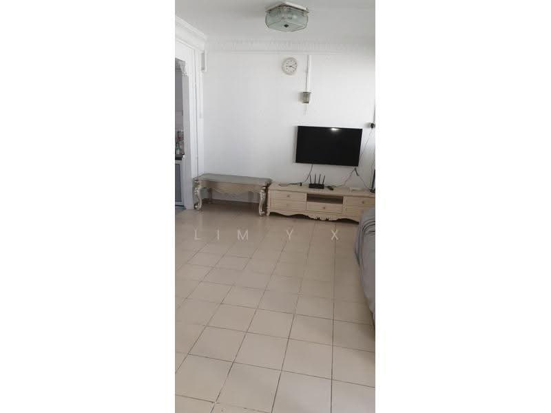 879 Yishun Street 81, 879 Yishun Street 81, Sembawang / Yishun, 2 Bedrooms, 904 sqft, HDB Flat For Rent, by Lim Y X, 500284019 - Living Room - PropertyGuru.com.sg