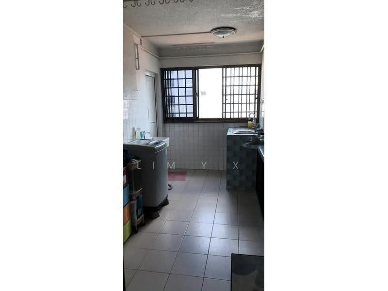 879 Yishun Street 81, 879 Yishun Street 81, Sembawang / Yishun, 2 Bedrooms, 904 sqft, HDB Flat For Rent, by Lim Y X, 500284019 - Kitchen - PropertyGuru.com.sg