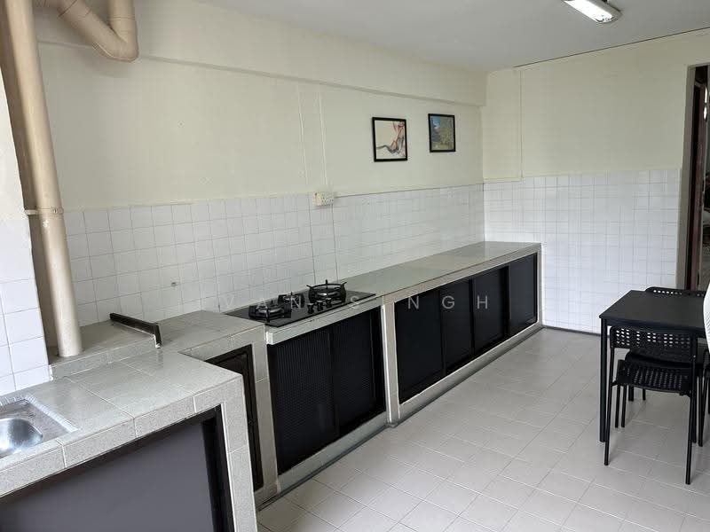 527 Jurong West Street 52, 527 Jurong West Street 52, Boon Lay / Jurong / Tuas, 2 Bedrooms, 721 sqft, HDB Flat For Sale, by Ivan Singh, 500284023 - Eat - In - Kitchen - PropertyGuru.com.sg